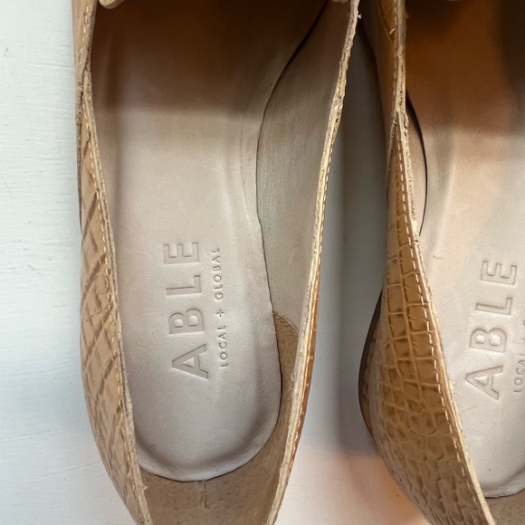 Able Local + Global Lizbeth Crocodile Print Leather Loafers 6.5 - worn once! - Picture 6 of 10